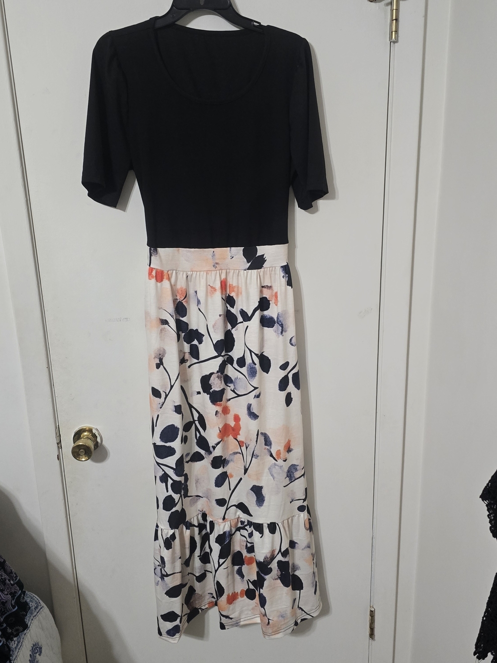 Black Top Floral Maxi Dress - Sooo Adorable On... Women's Summer/fall Dress